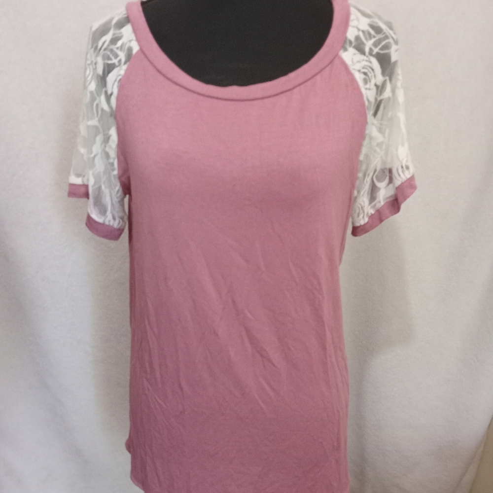 Cool Melon Soft Pink Blouse with Lace Sleeves Size Large Casual Beautiful!❤️
